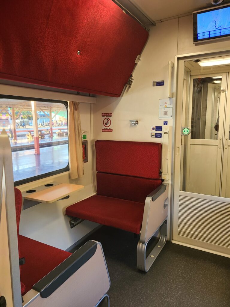 Train From Bangkok To Chiang Mai sleeper